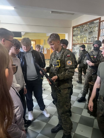 056f6efc-57da-4b23-ae87-aae0507c9a8a.jfif