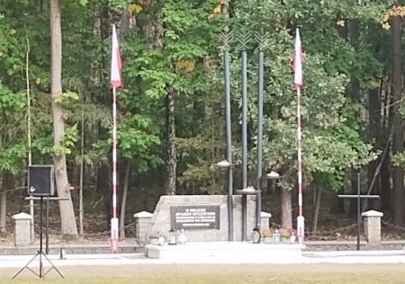 Pamiętamy o ofiarach tragicznych wydarzeń – udział w uroczystości patriotyczno-religijnej.