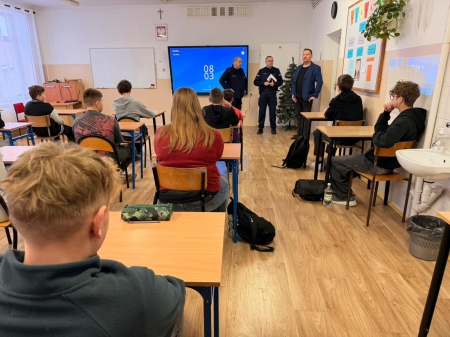 STOP!!! HEJTOWI! CYBERPRZEMOCY! Spotkanie z przedstawicielami Komendy Powiatowej Policji w