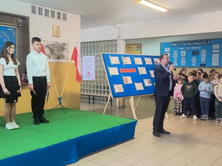 Uroczysty apel upamiętniający 1060. rocznicę Chrztu Polski